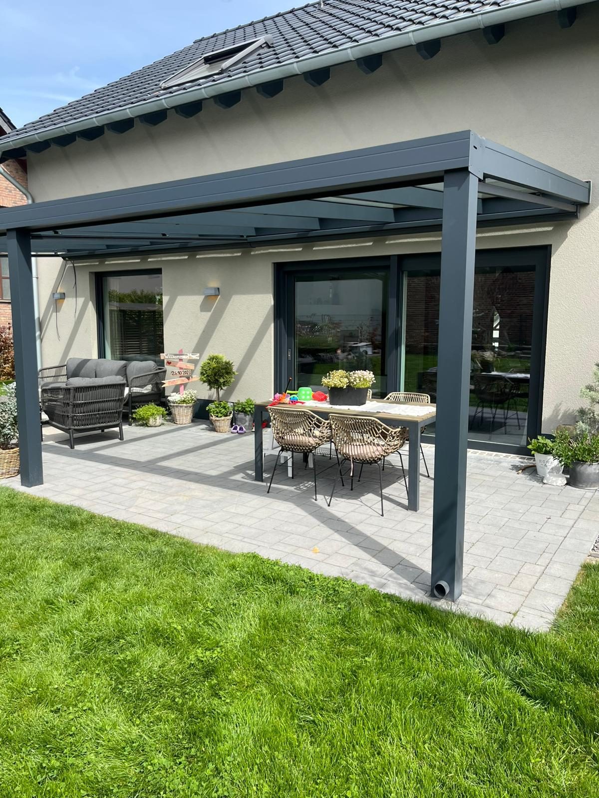 AGALUX Terrassenlösung als Beispiel für Materialien und Systeme