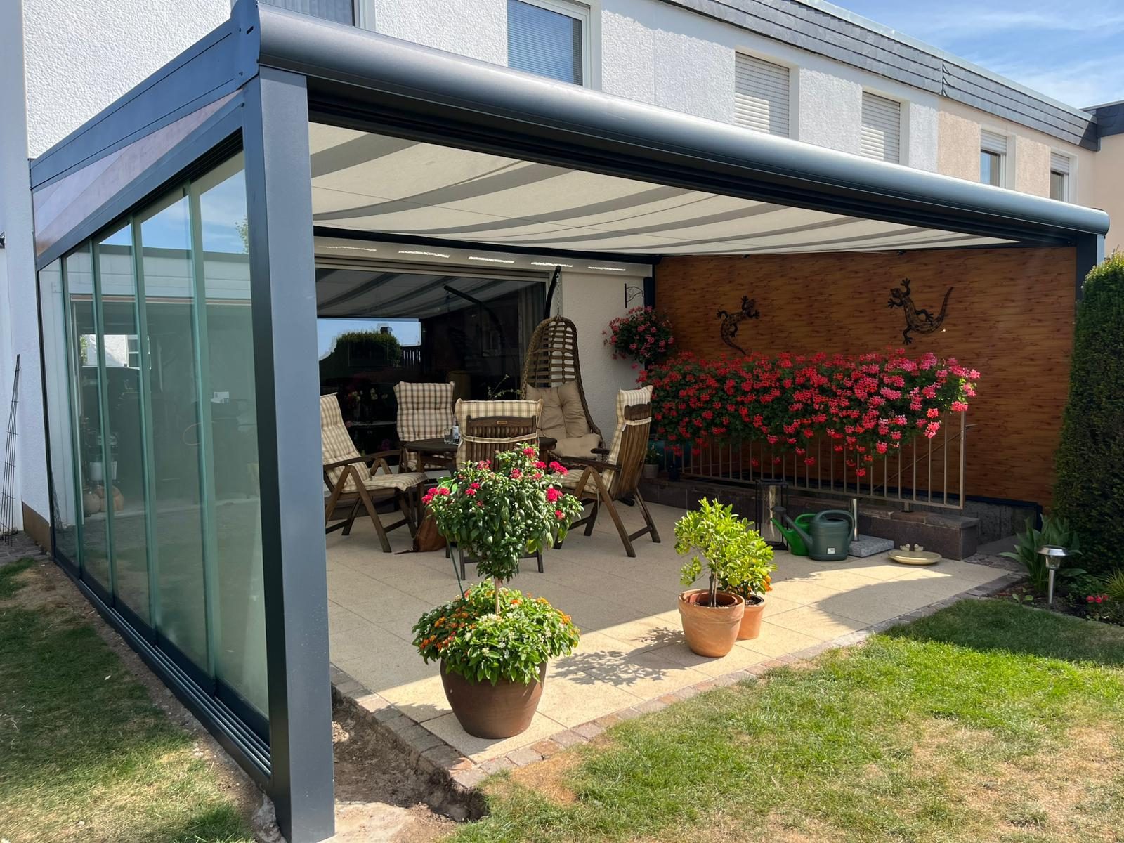 Markise und Sonnenschutz für eine Terrasse in NRW