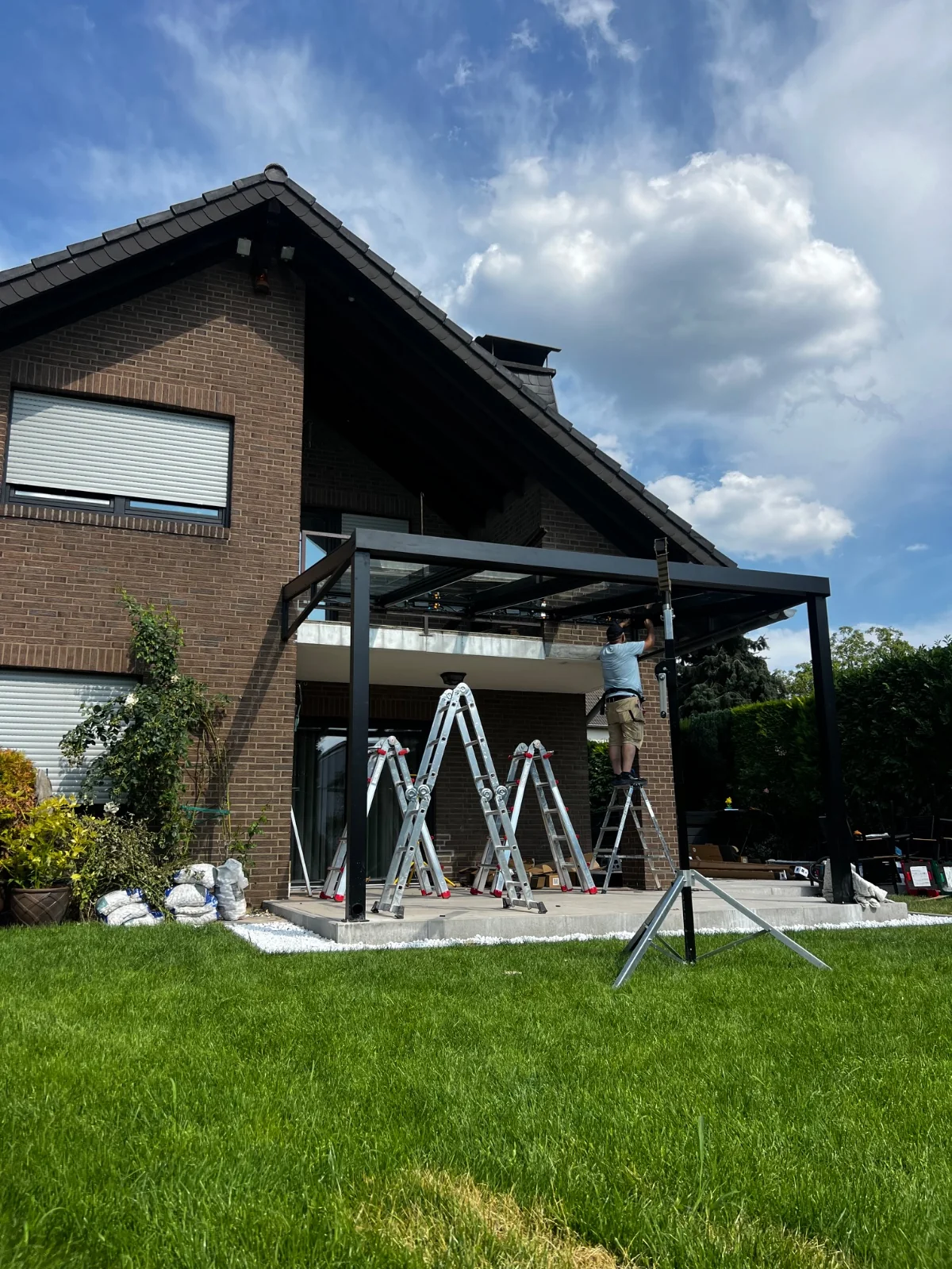 Terrassenüberdachung mit Verglasung – Montage