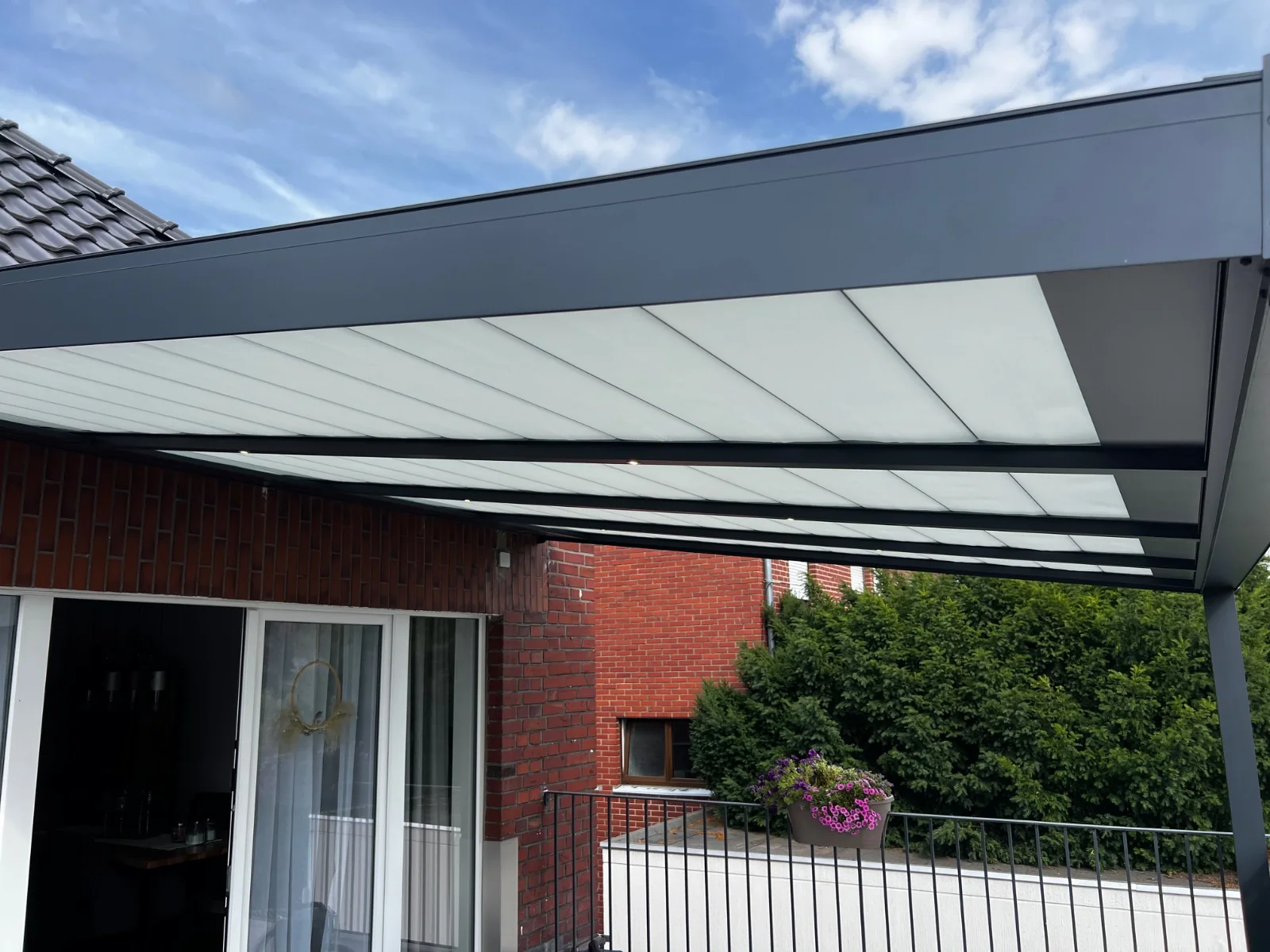 Überdachung auf der Dachterrasse – LED-Detail